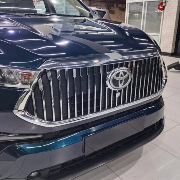 Toyota KMH Front Grill for Toyota Hycross (Mercedes Maybach Style) - Image 4